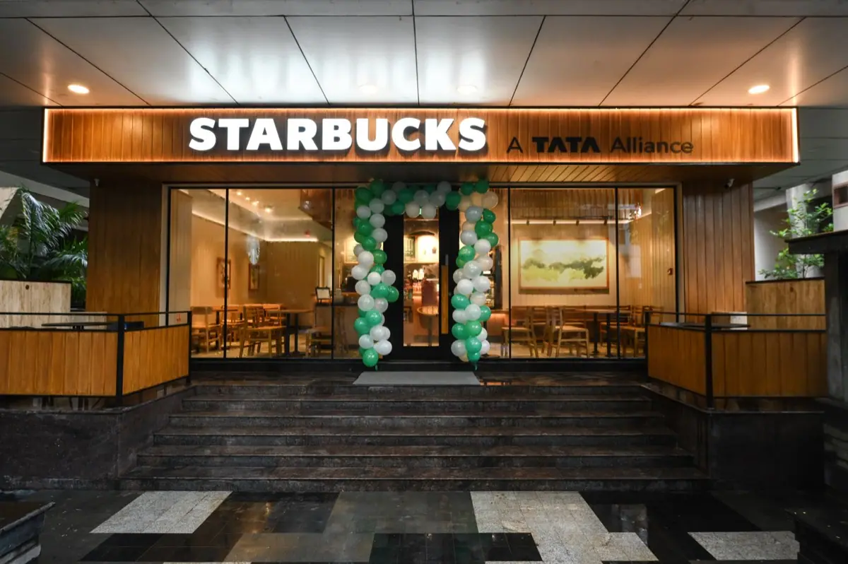 Starbucks Ghatkopar East — cover photograph