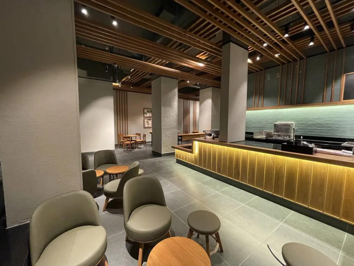 Tata Starbucks – Cunningham Road — cover photograph